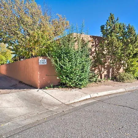 ~ 2 Mi To Downtown! Holiday home